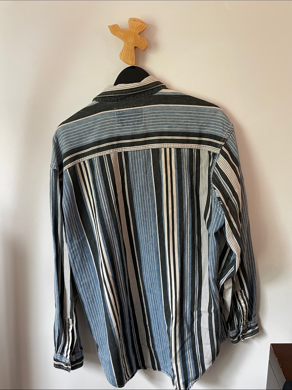 Levi's Blue and White Vertical Stripe Button-Down Shirt - Picture 2 of 3